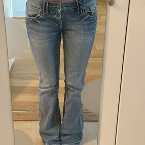 Miss me jeans - Super snygga jeans från miss me! Köpta second hand och bara testade av mig. ☺️ de är i storlek w26, skulle säga att det motsvarar 34/xs/s.