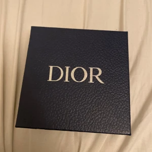 Dior Korthållare - Tja tar helst byten annars kom med bud.