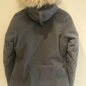 Canada Goose Montebello Parka st S - OBS!, använd endast 2-3 ggr, kommer från ett rök och djurfritt hem. 