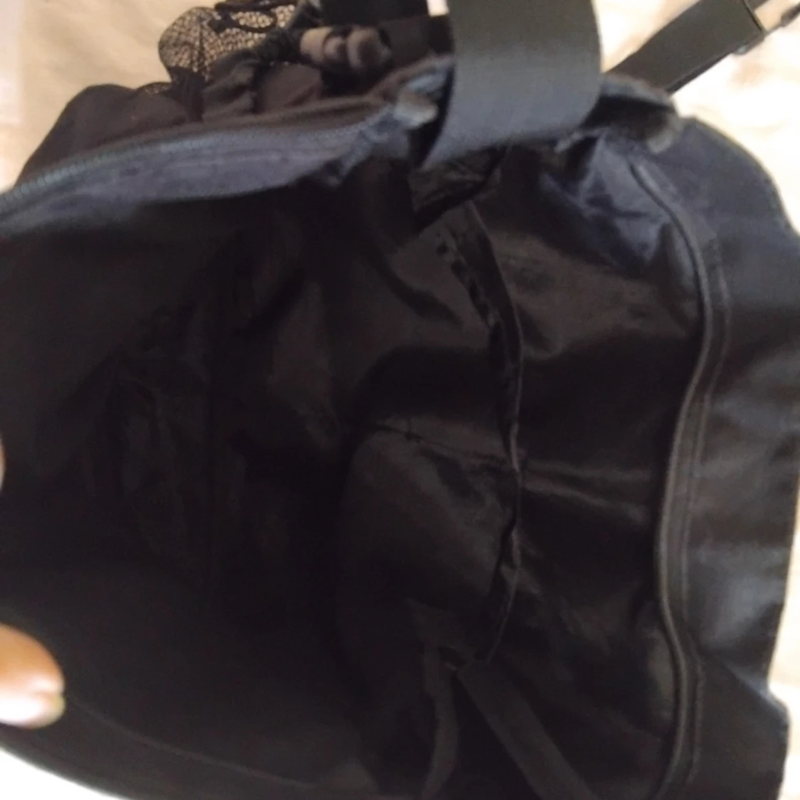 Svart axelväska med fickor - 92