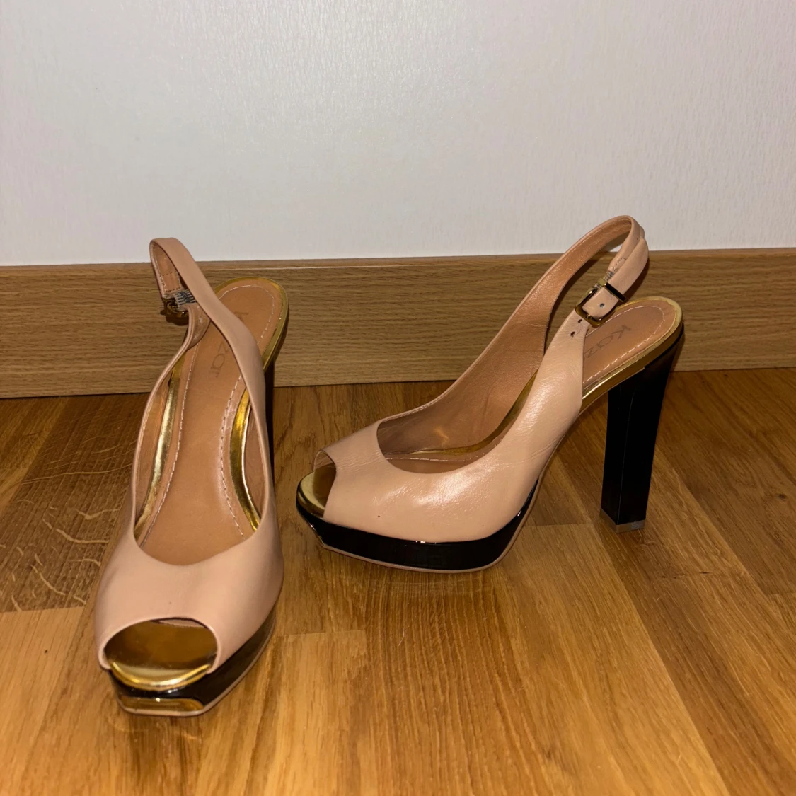 Beige klackskor med öppen tå  - 3