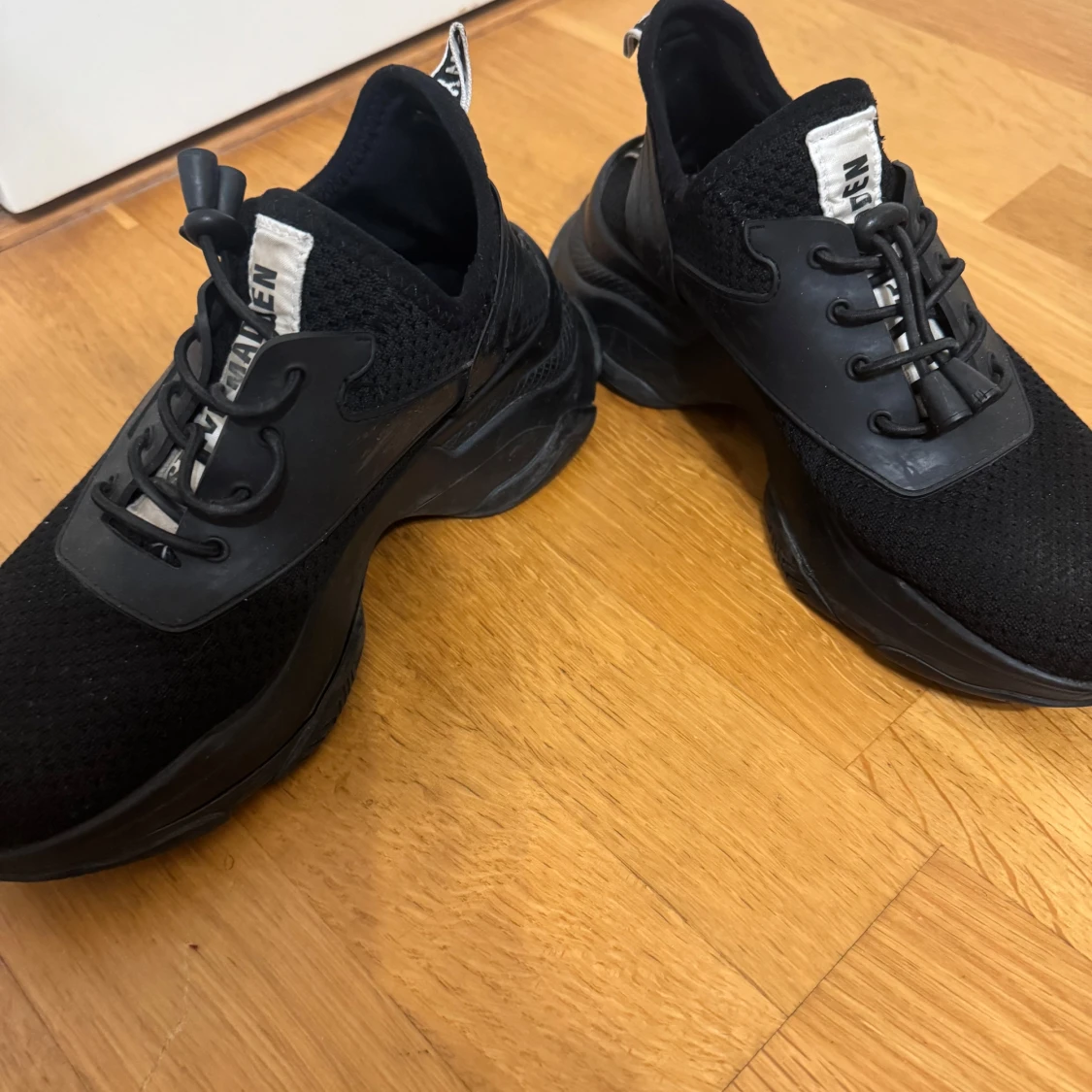 Svarta sneakers från Steve Madden - 92