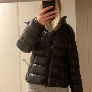 Svart puffer jacket från lager 157  - I nyskick! Strl S i modellen Nikki