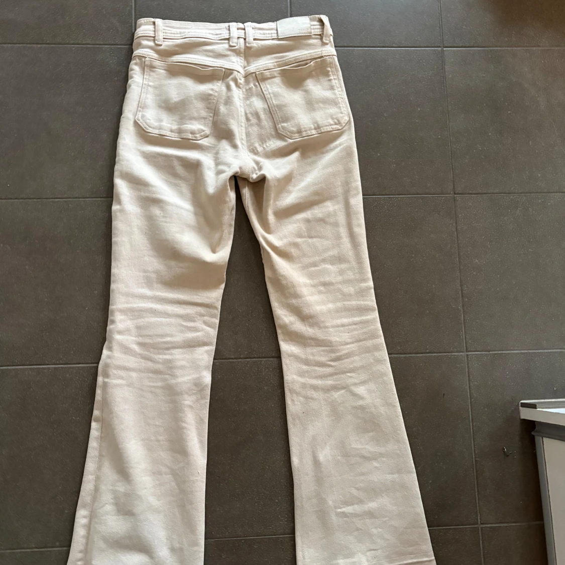 Beige byxor med bootcut - 92