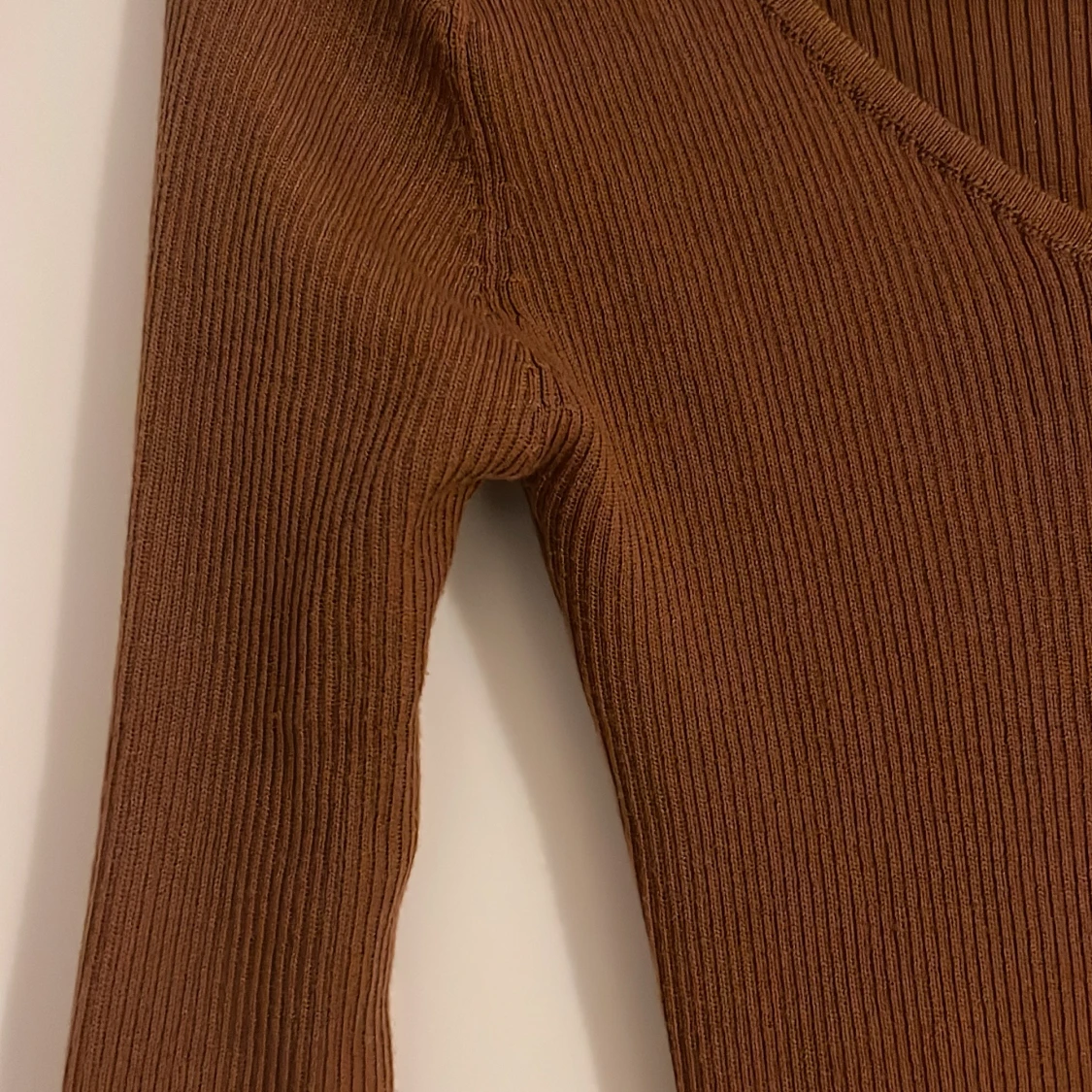 Brun långklänning med slits - 91