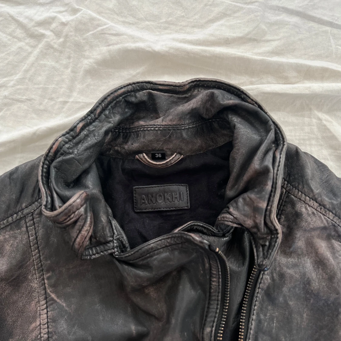 Svart skinnjacka från Anokhi - 90