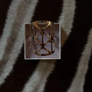 Guldarmband med geometriskt mönster - Guldarmband 