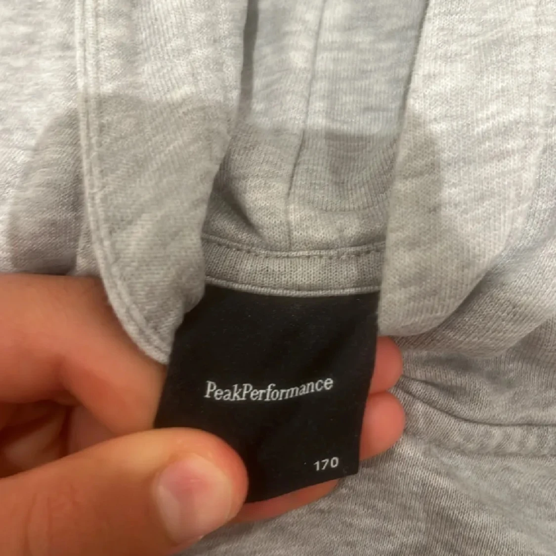 Säljer en Peak Performance hoodie. - 91