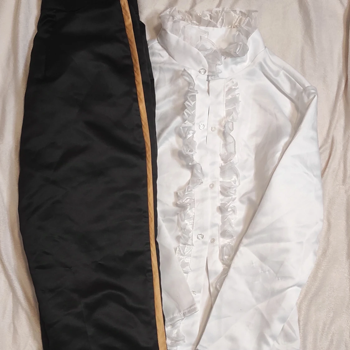 Vit blus med volangdetaljer Cosplay set - 91