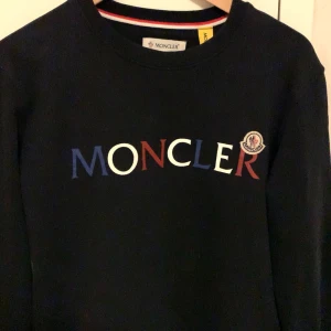 Moncler tröja - Ny skick