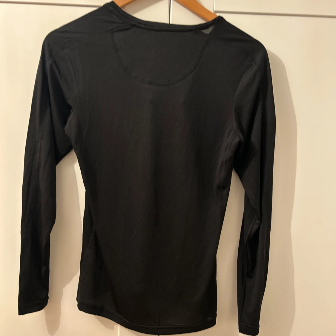 Svart långärmad tröja från Ronhill - 91