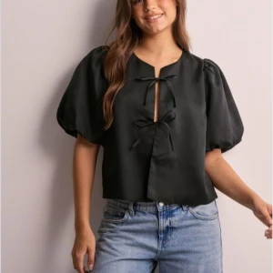 Jättefin topp! 💫💫 - Superfin blus! Aldrig använd🥰Nypris 600kr. 