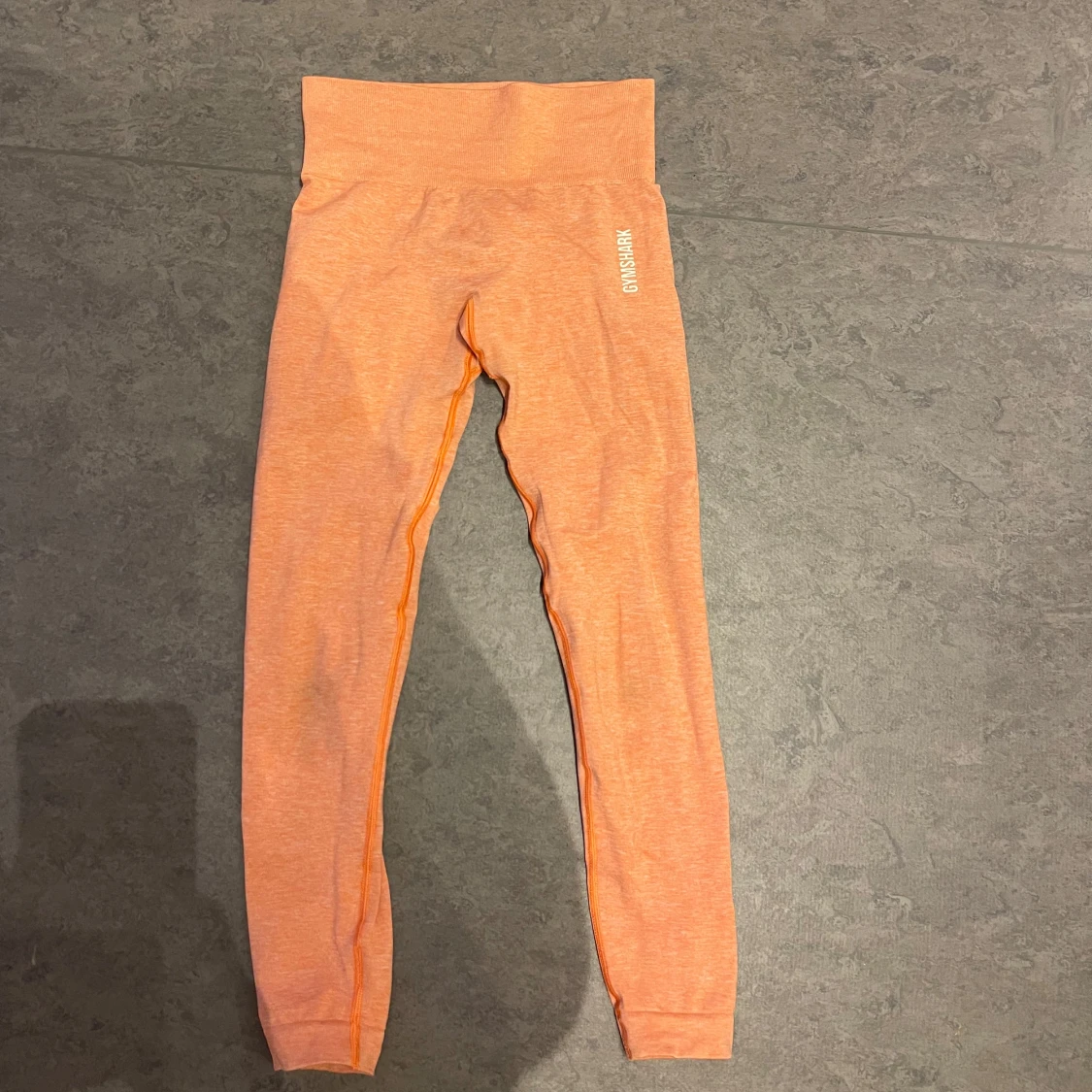 Peachfärgade tights från Gymshark - 90