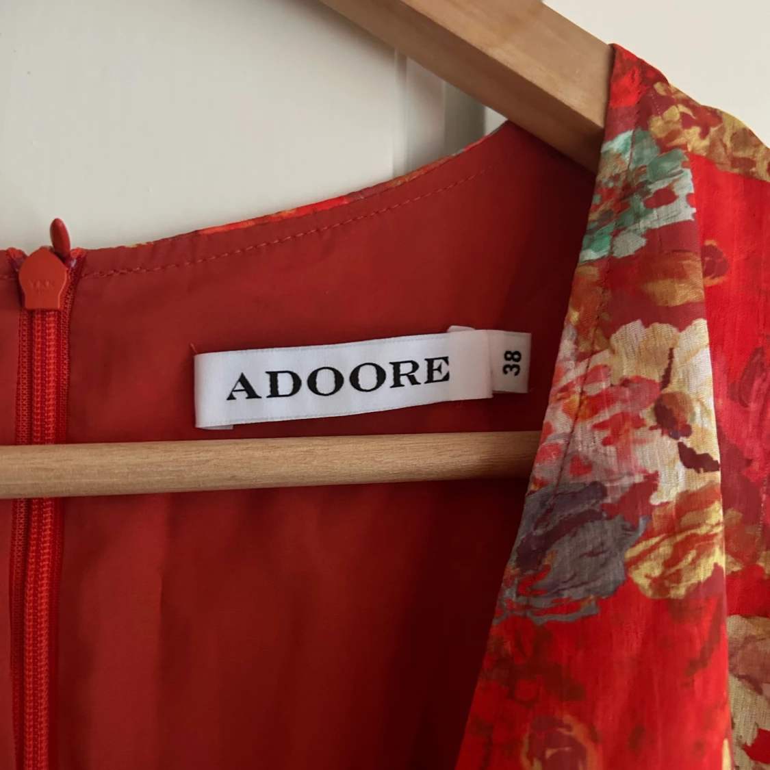 Röd blommig klänning från ADOORE - 91