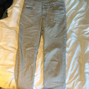 H&m slim fit adjustable Waist gråa 12-13år 158cm - Bra skick inge märke