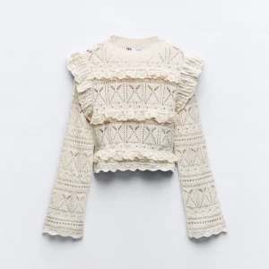 Stickad topp - Stickad top från zara i storlek S🥰 Säljer då den inte kommer till andvändning. priser grånat diskutera 