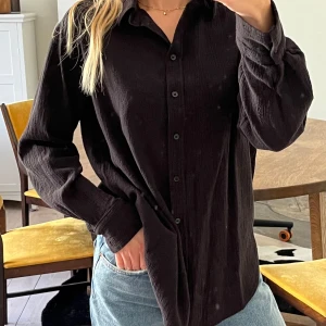 Svart skjorta - Svart tunn skjorta från H&M