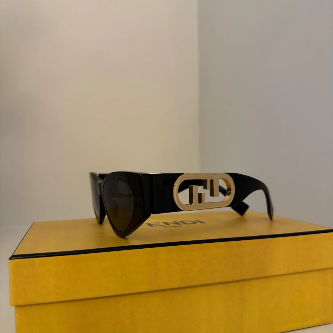 Fendi solglasögon  - 91