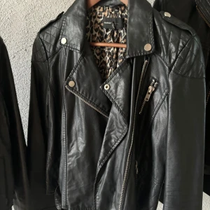 Skinjacka från mango - 🐆 möster