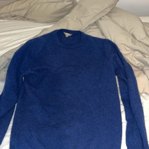Cashmere tröja - Säljer denna sköna och varma cashmere tröja från märket puro cashmere köpt här på Plick . Den har inte kommit till användning och vill därför sälja den. Perfekt nu för hösten. Hör av er vid frågor. Vid snabb affär kan jag gå ner i pris