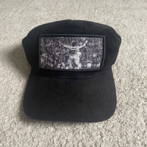 Victoire keps - Säljer en snygg keps från Victoire. Är använd en del, har inga skador och är i jätte bra skick. Om du har några frågor så finns jag i DM mvh MRcvb