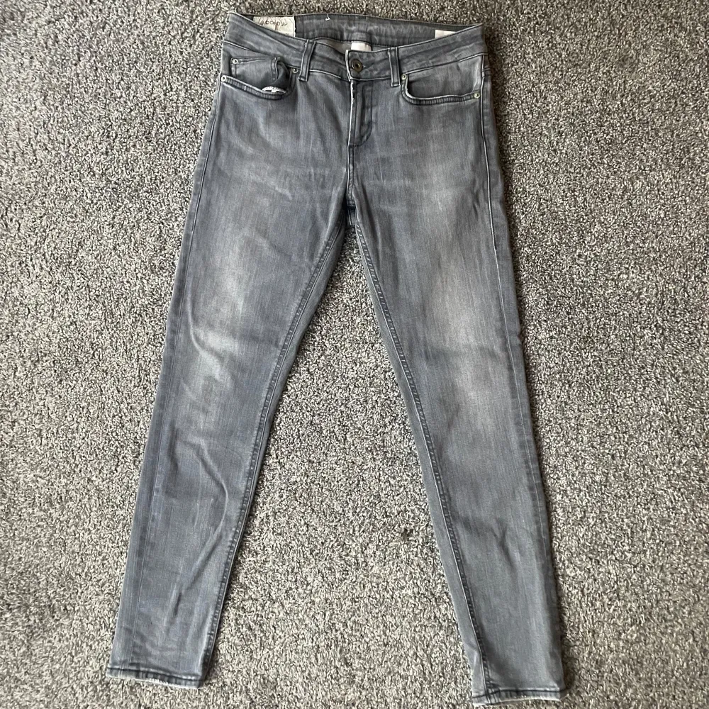 Dondup jeans i väldigt bra skick, inga defekter. Storlek 29, skriv för fler frågor priser kan alltid diskuteras!. Jeans & Byxor.