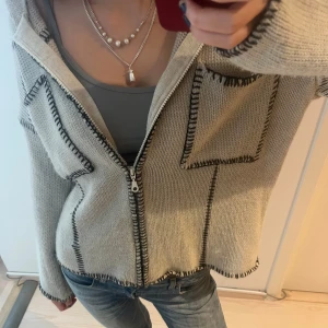 Kofta  - Jättesnygg kofta med coola detaljer💗💗