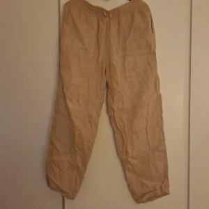 Gant linnebyxor - Snygga linnebyxor från gant i bra skick  |  Storlek 158/164 cm, 13-14 år  |  Nypris: 800 kr  |   Kontakta gärna vid minsta fundering