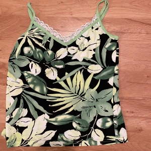 Somrig topp - Söt somrig topp💞 bra skick!