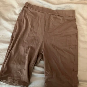 två set  - ett sätt med shorts och over sized tröja. används inte 