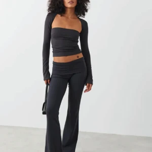 topp - mörkgrå långärmad topp från gina endast använd 1 gång 