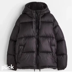 Vinterjacka - Säljer denna jacka fast i MILITÄRGRÖNT!💞