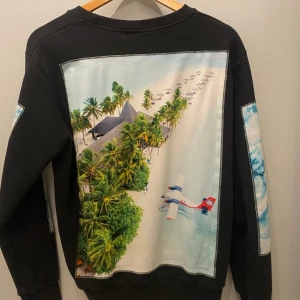 Bastillie Rive Droite - Tja säljer nu min Bastille tröja. Mycket bra skick, då den är sparsamt använda. Storleken är lite mindre än vanligt.