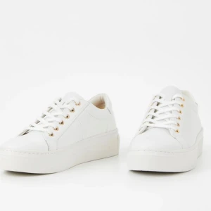 Vagabond sneakers  - Vita sneakers från vagabond, näst intill oanvända som passar till allt! 