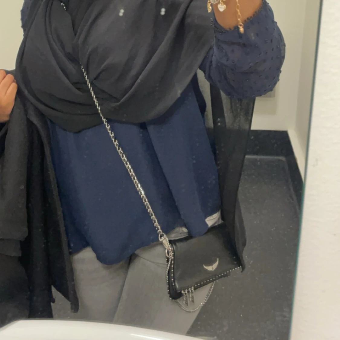 Svart axelväska med kedjedetaljer - 90