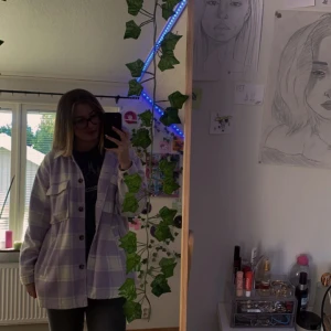 H&M lila jacka - Använd några få gånger men är jätte söt☺️ 