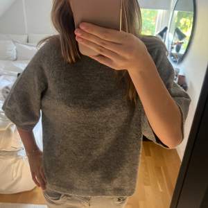 Grå stickad T-shirt från lager 157. Jätte mysig och skön💗 bra skick