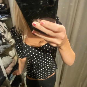 Prickig topp - Jag säljer denna topp då jag inte har användning för den längre!