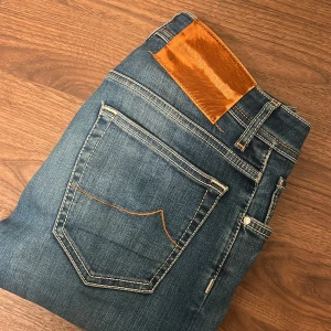 Jacob Cohen jeans  - Säljer Jacob Cohen jeans i bra skick. Tveka inte på att höra av er vid flera frågor.