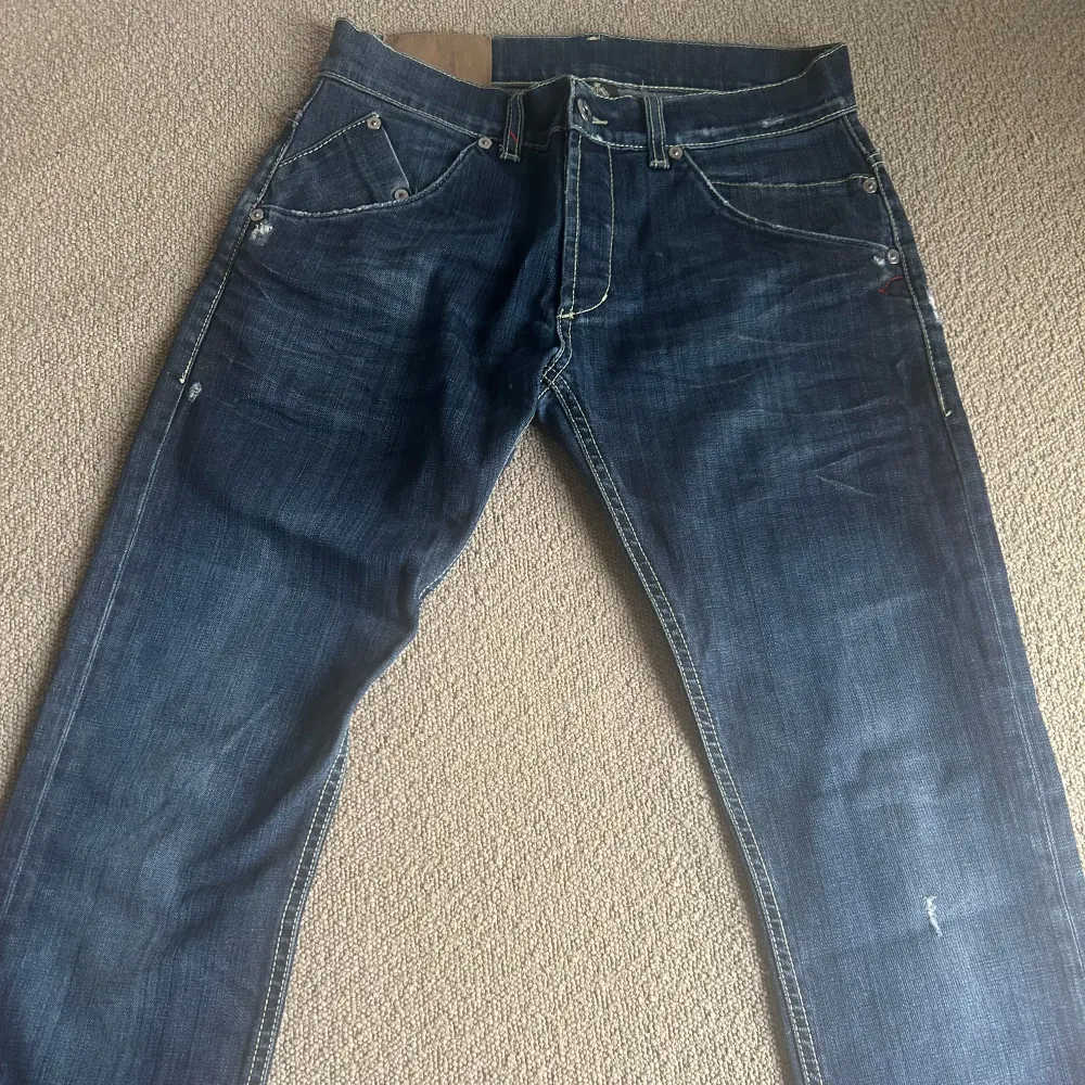 Säljer nu mina dondup jeans till ett mycket bra pris vid ytterligare frågor eller funderingar är det bara att skriva ✍️ . Jeans & Byxor.