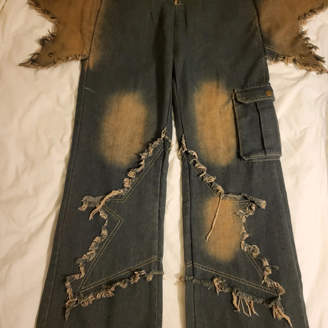 Unika slitna jeans med fransar - 90