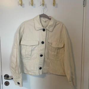 Höstjacka  - Sann i storlek 