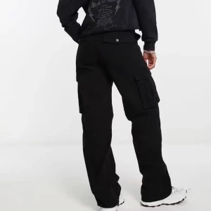 Bershka cargo pants - Aldrig använda, köpt för 400kr säljer för 50% billigare. 