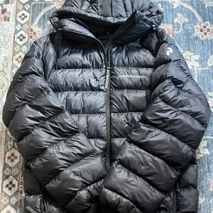 peak performance jacka - peakpeformance jacka som inte längre används eftersom den blivit förliten kontakta mig för mer information 