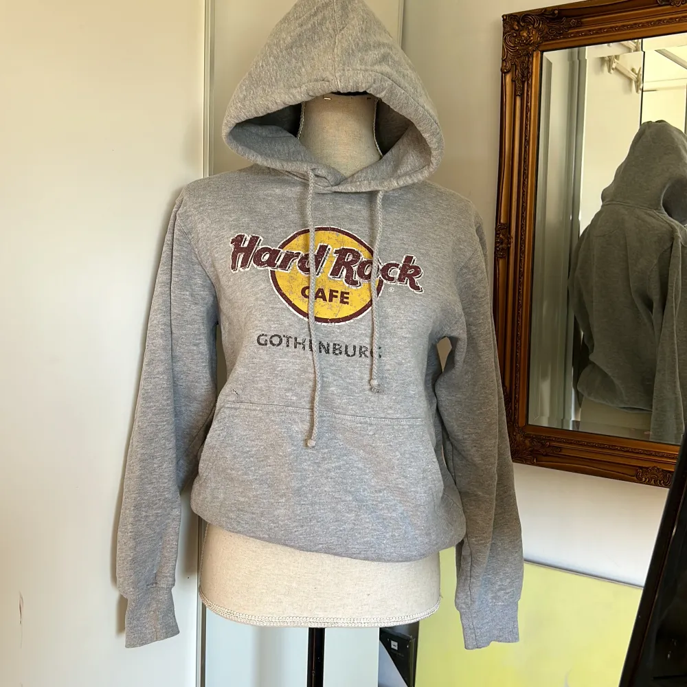 Grå hard rock café hoodie i storlek M . Hoodies.