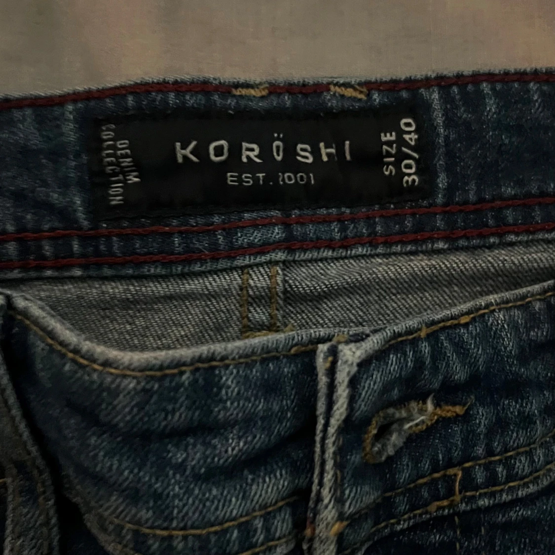 Mörkblå jeans från Koröshi - 2