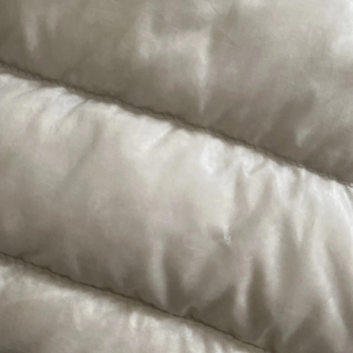 Beige dunjacka från Moncler - 3