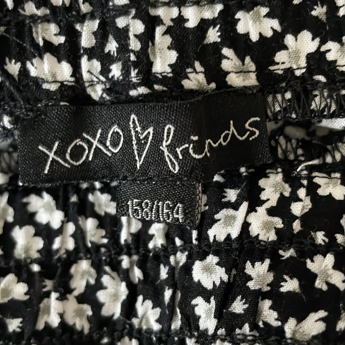 Svarta blommiga shorts från XOXO Friends - 2