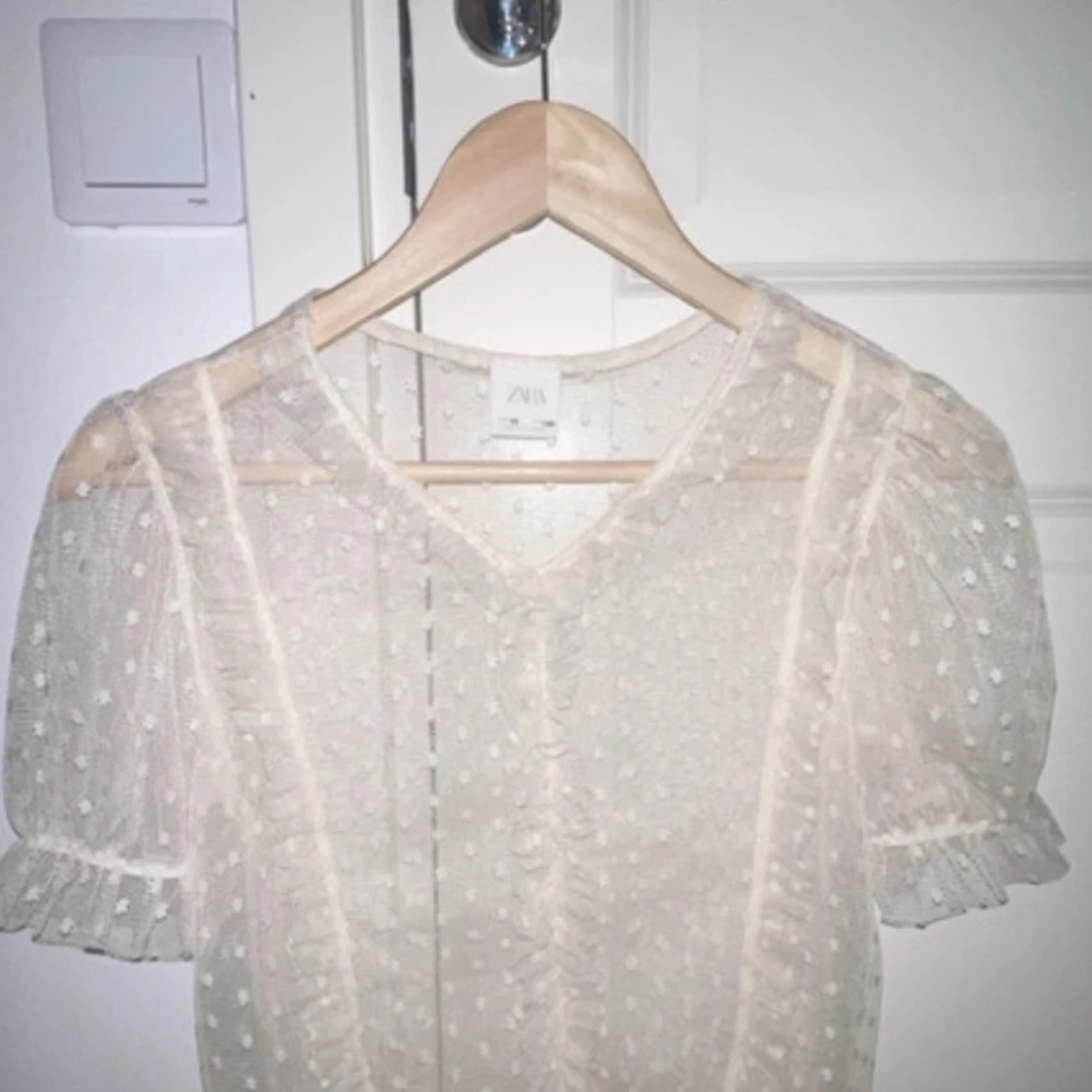 Vit prickig blus från Zara - 1