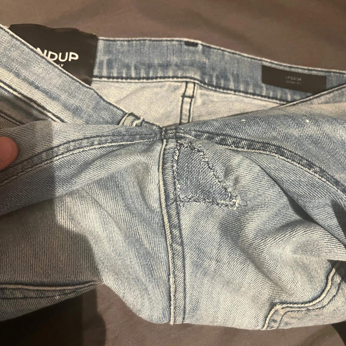 Blå jeans med slitningar från Dondup - 2